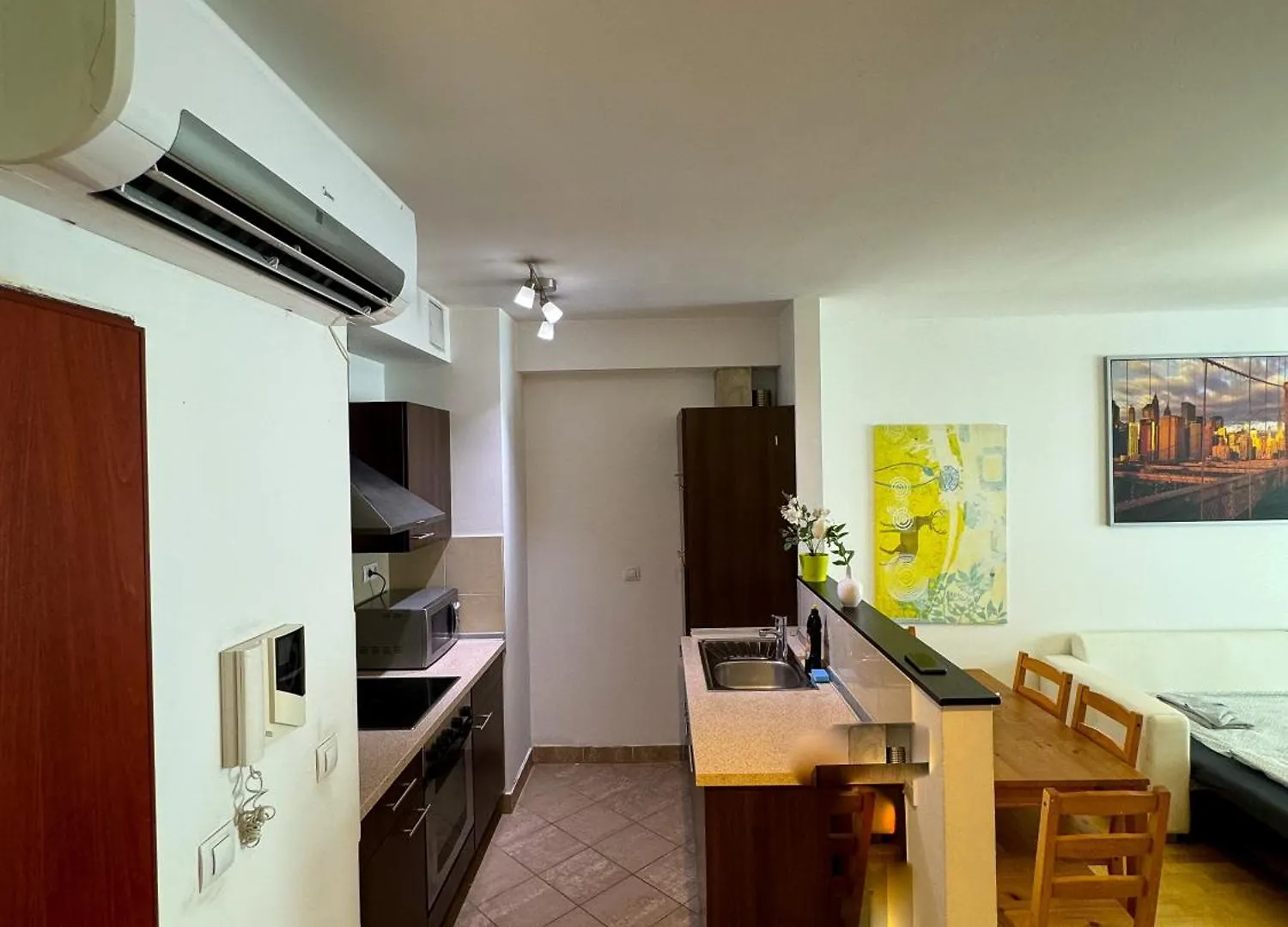 Midtown Apartments - Easy Check-In&Parking Budapest 0*,  Hungría