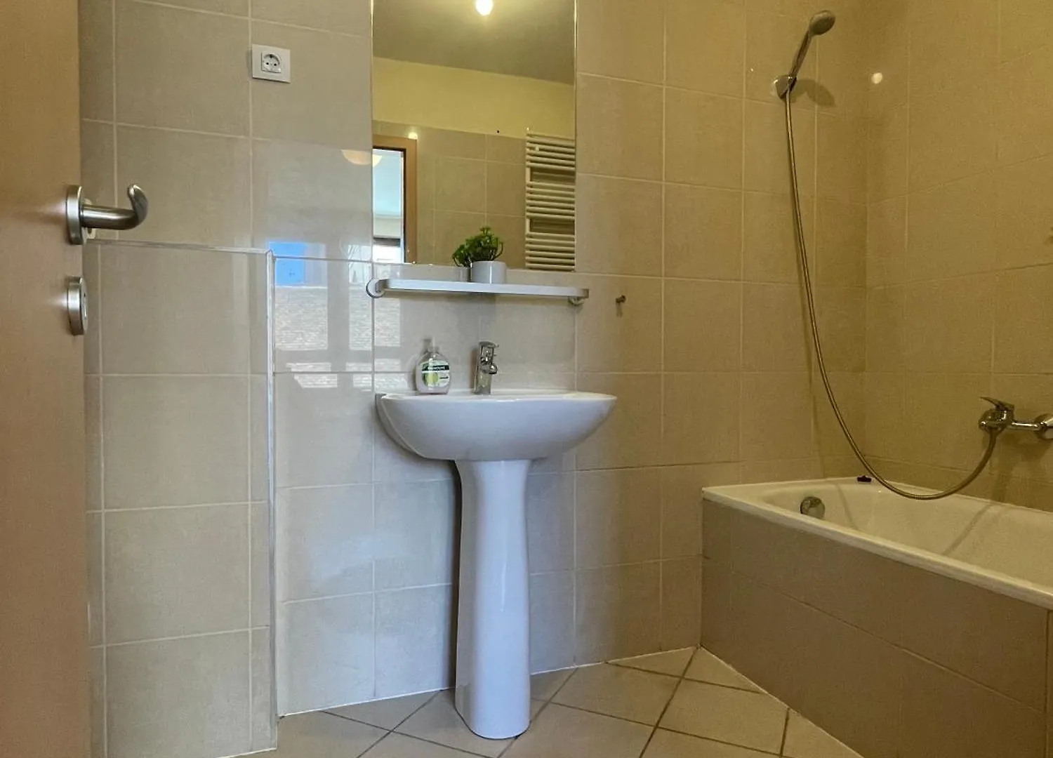 Midtown Apartments - Easy Check-In&Parking Budapest Ungern